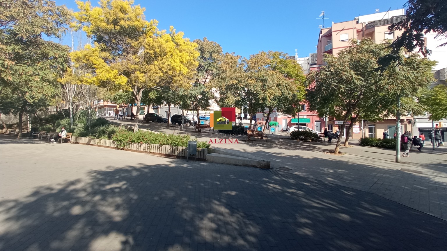 PLAZA DE PARKING EN VENTA PARA COCHE PEQUEÑO Y MOTO