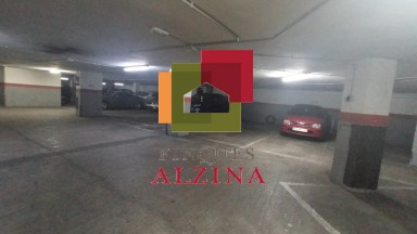 PLAZA DE PARKING EN VENTA PARA COCHE PEQUEÑO Y MOTO