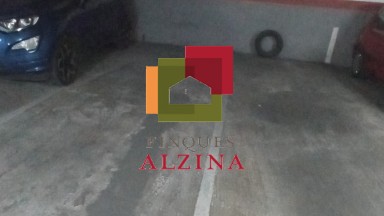 PLAZA DE PARKING EN VENTA PARA COCHE PEQUEÑO Y MOTO