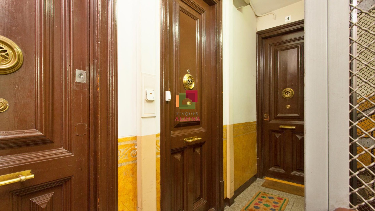 ¡Descubre este encantador piso en el corazón del Eixample!