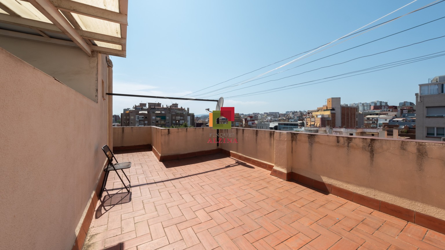 Luminoso en Tercera Planta con Ascensor, es tu piso