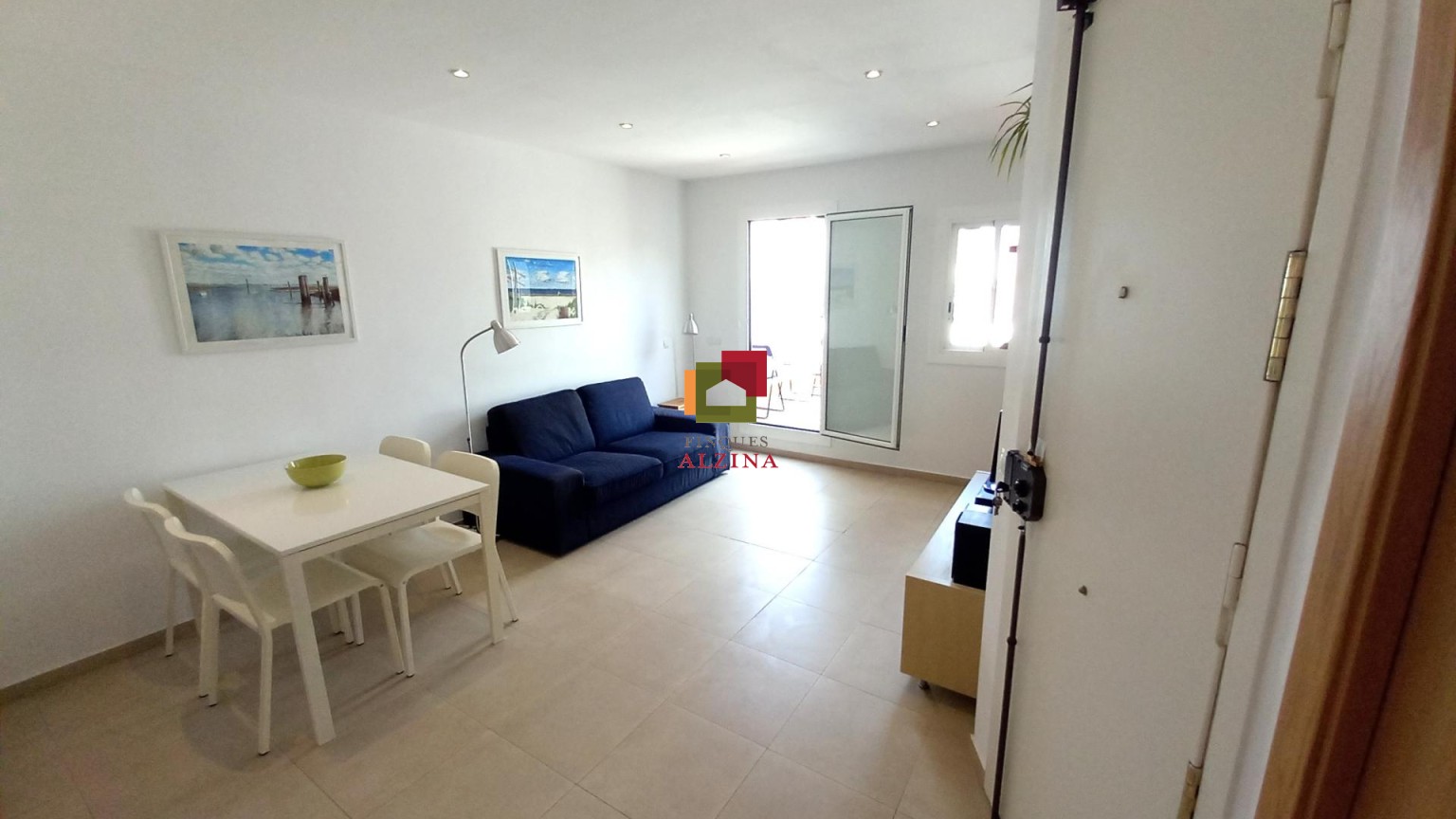 Ático Reformado con Doble Terraza en Pubilla Casa