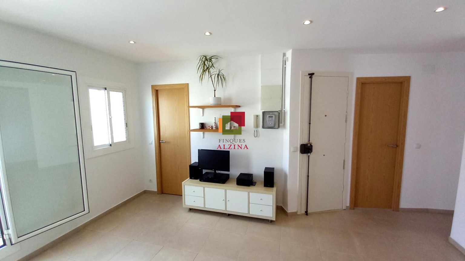 Ático Reformado con Doble Terraza en Pubilla Casa