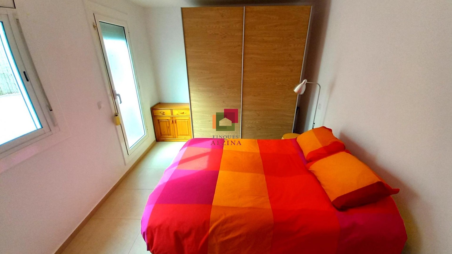 Ático Reformado con Doble Terraza en Pubilla Casa