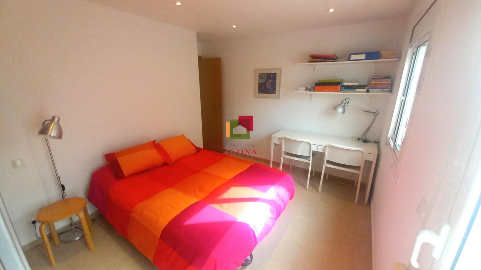 Ático Reformado con Doble Terraza en Pubilla Casa