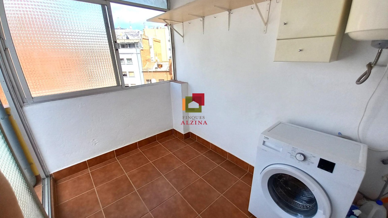 Ático Reformado con Doble Terraza en Pubilla Casa