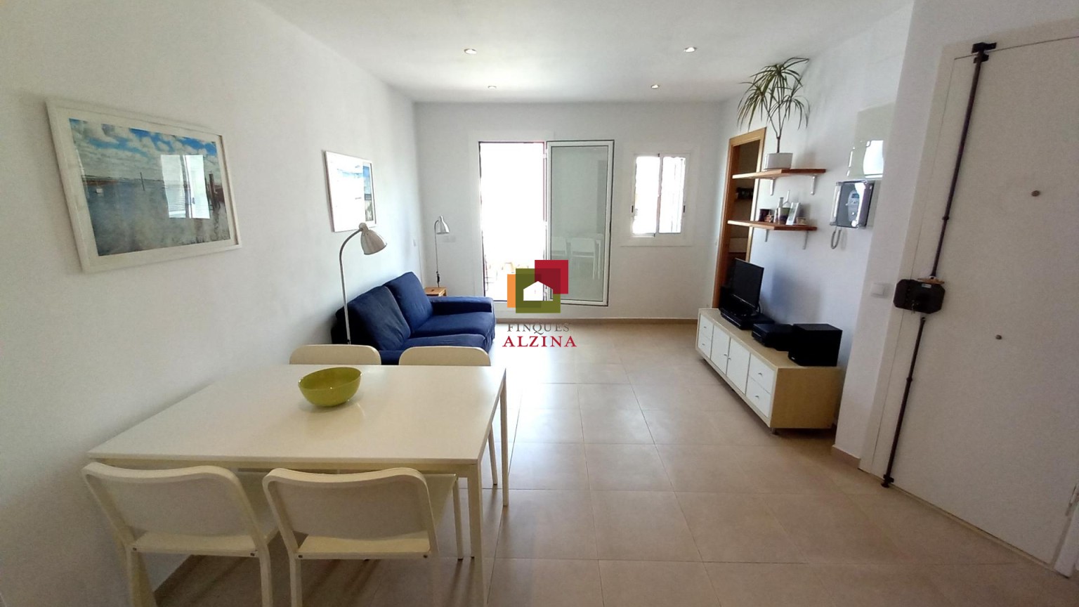 Ático Reformado con Doble Terraza en Pubilla Casa