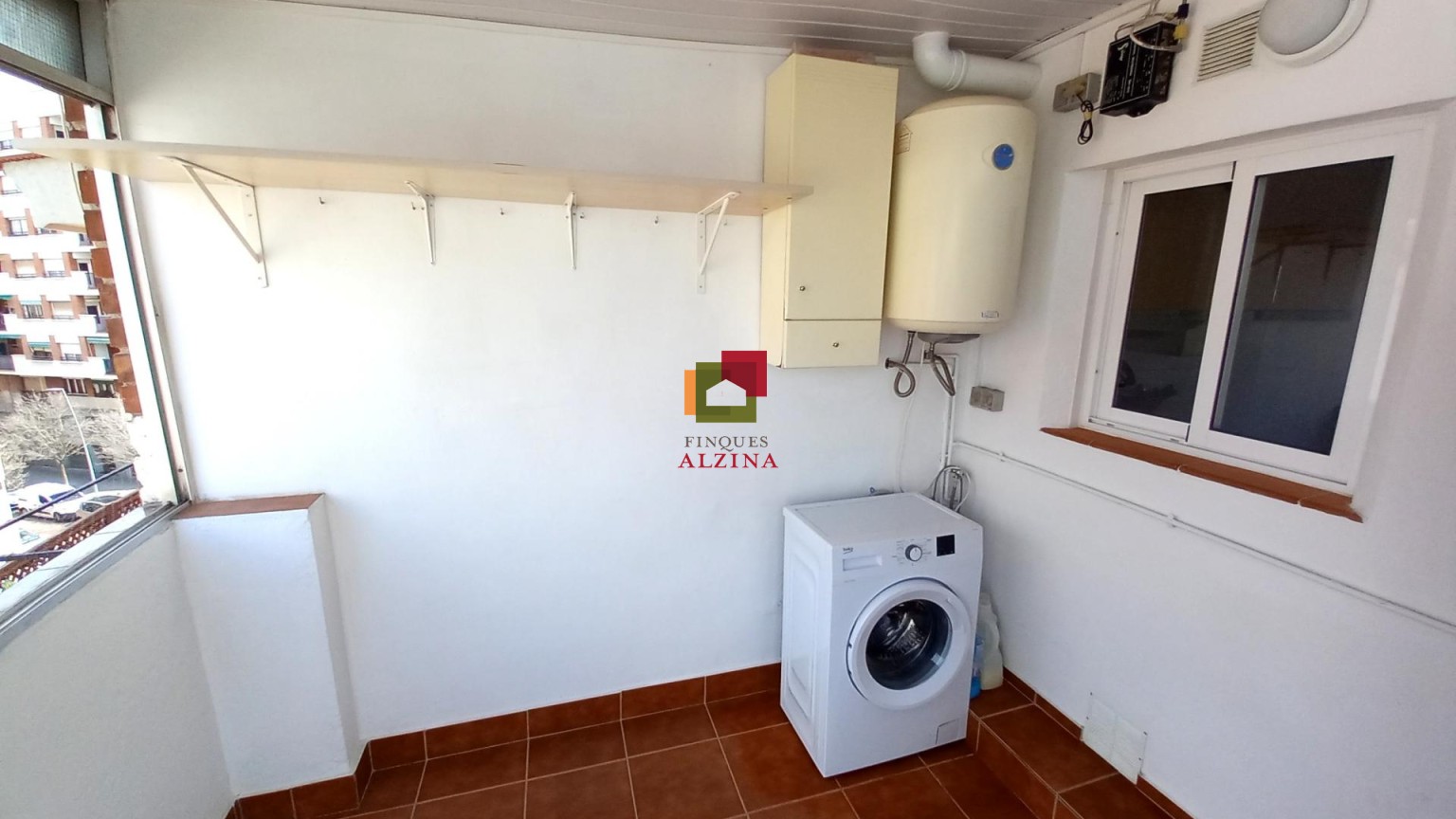 Ático Reformado con Doble Terraza en Pubilla Casa
