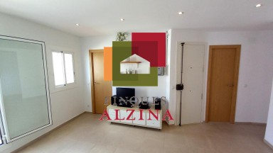 Ático Reformado con Doble Terraza en Pubilla Casa
