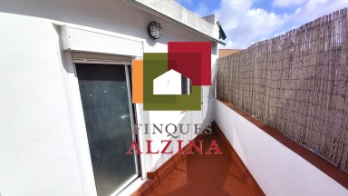 Ático Reformado con Doble Terraza en Pubilla Casa
