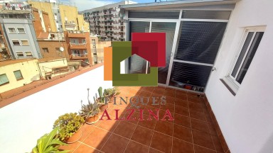 Ático Reformado con Doble Terraza en Pubilla Casa