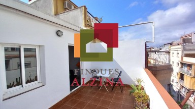 Ático Reformado con Doble Terraza en Pubilla Casa
