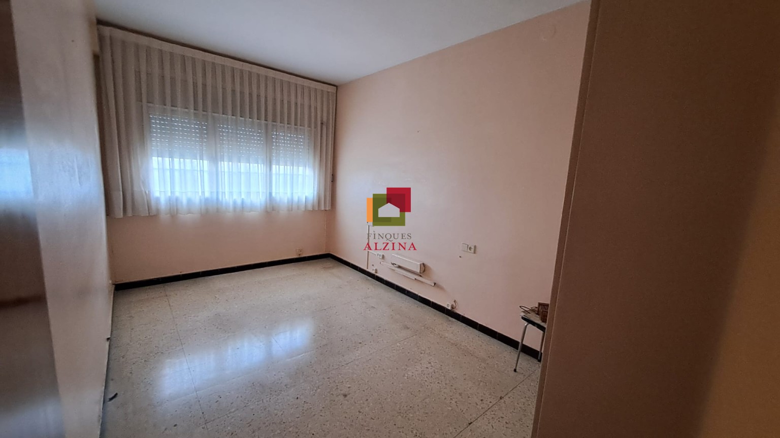 Piso ideal para familias, con grandes posibilidades de reforma