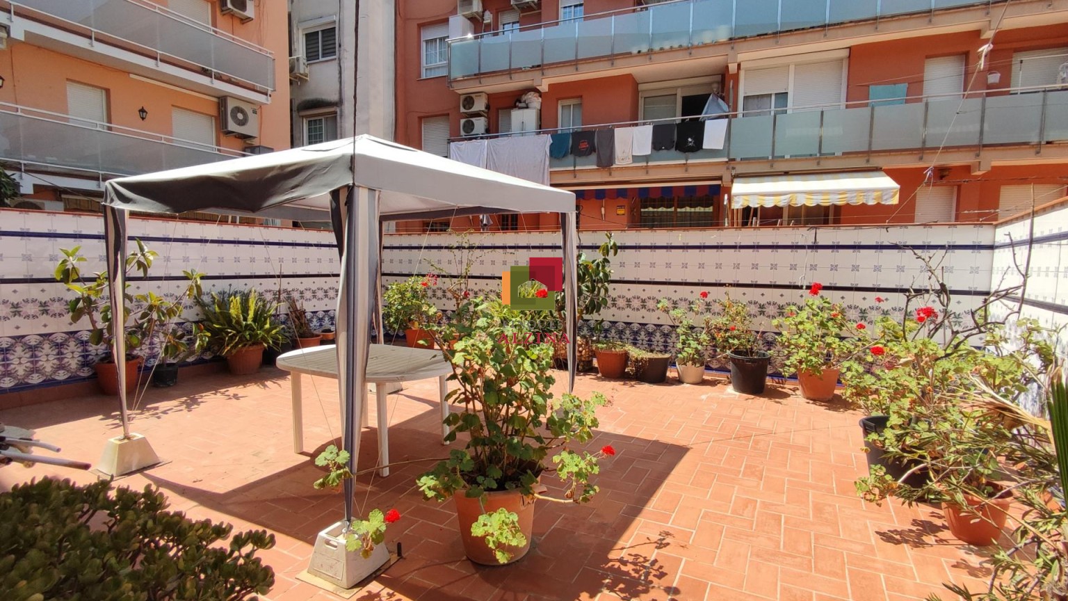 Vivienda con extraordinario patio