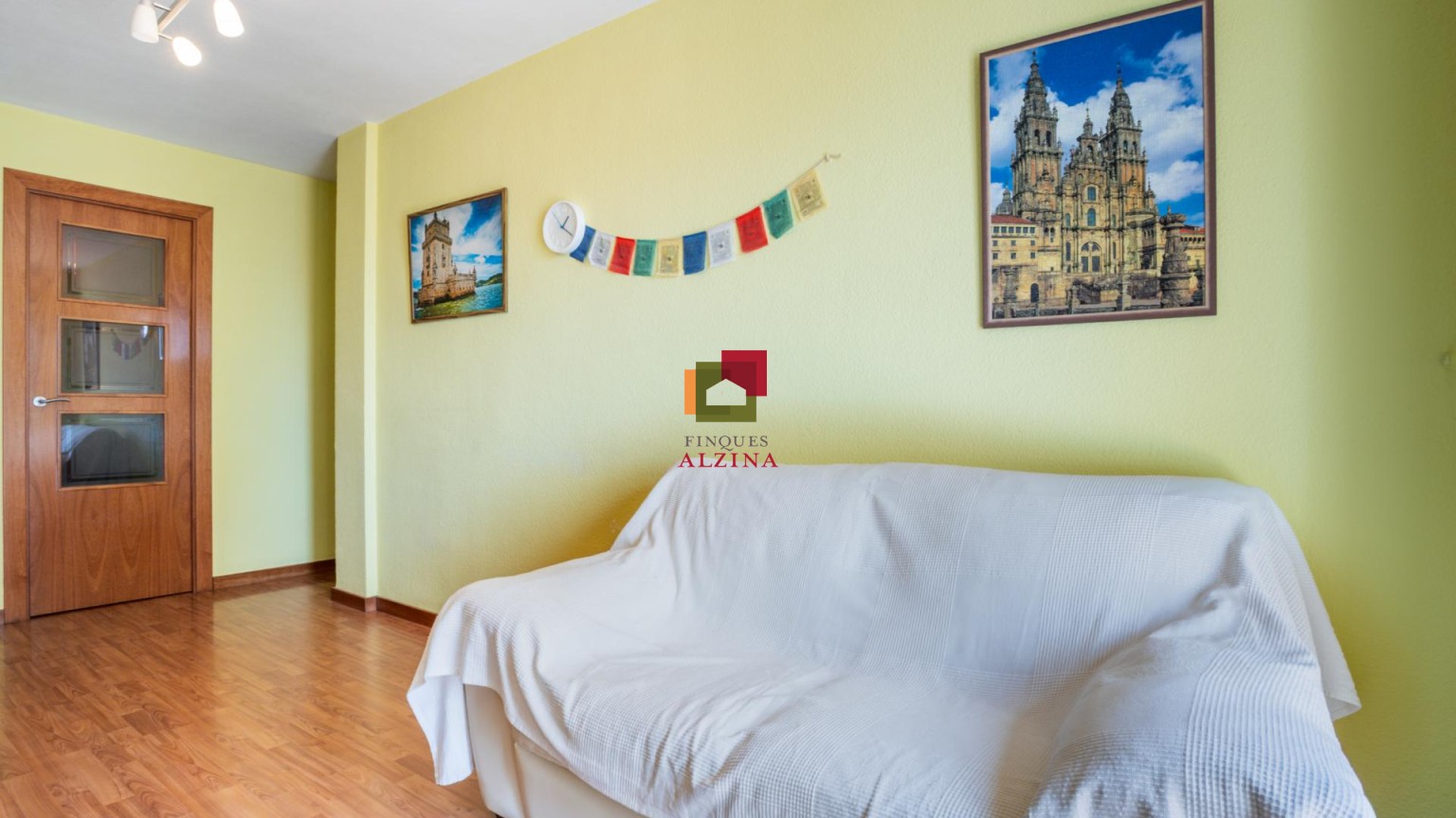 ON LA LLUM ET DONA LA BENVINGUDA CADA DIA