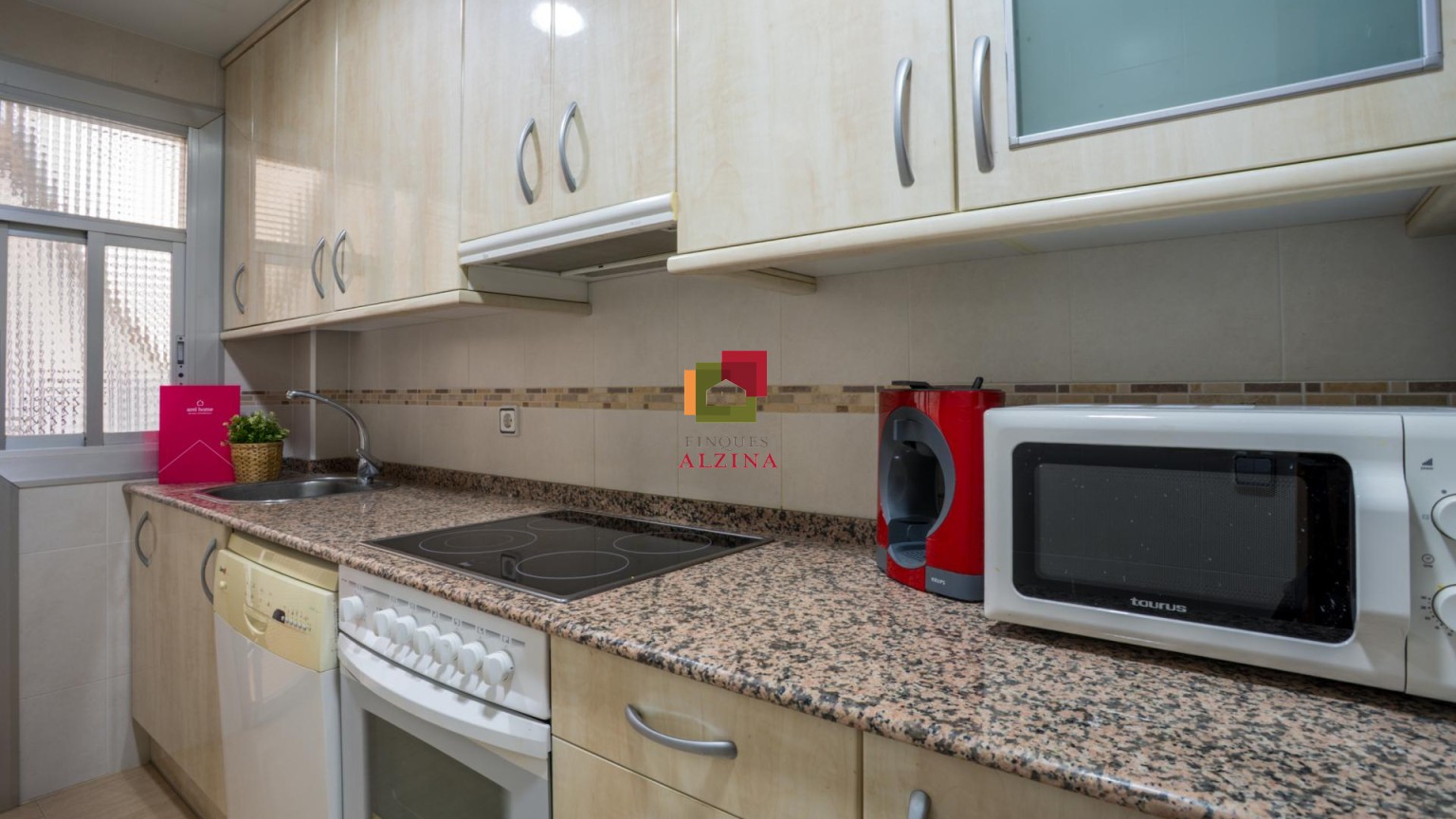 ON LA LLUM ET DONA LA BENVINGUDA CADA DIA