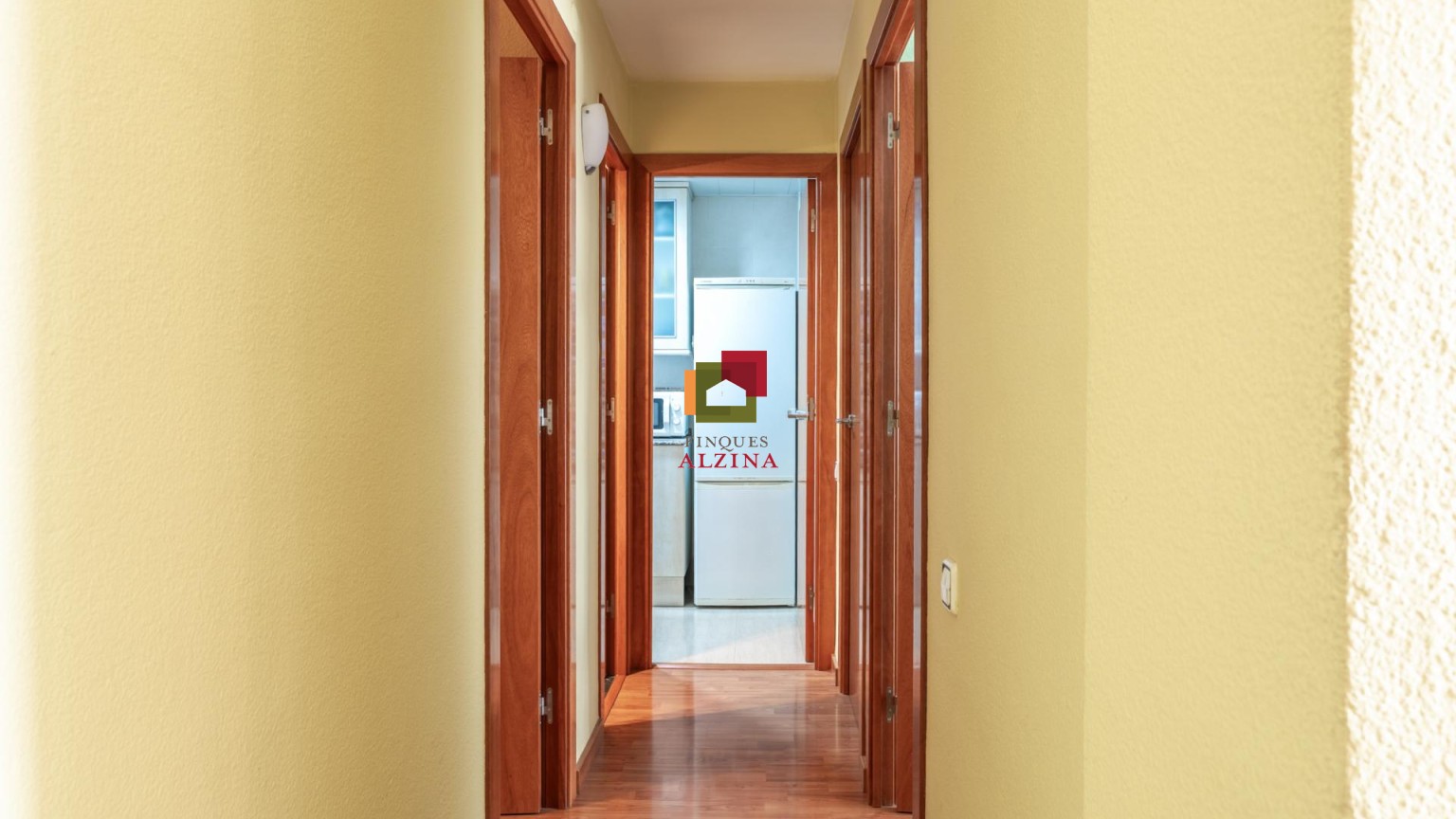 ON LA LLUM ET DONA LA BENVINGUDA CADA DIA