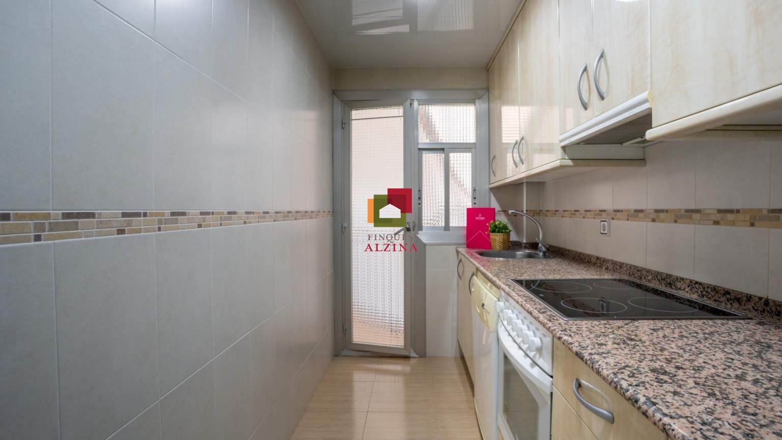 ON LA LLUM ET DONA LA BENVINGUDA CADA DIA