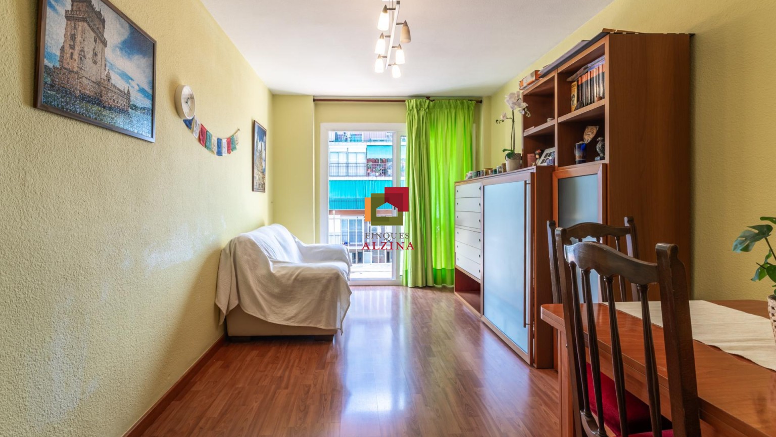 ON LA LLUM ET DONA LA BENVINGUDA CADA DIA