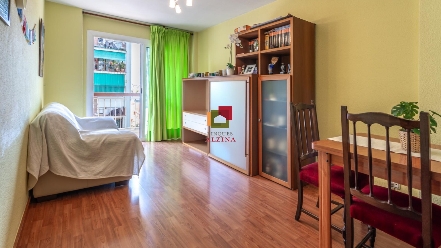 ON LA LLUM ET DONA LA BENVINGUDA CADA DIA