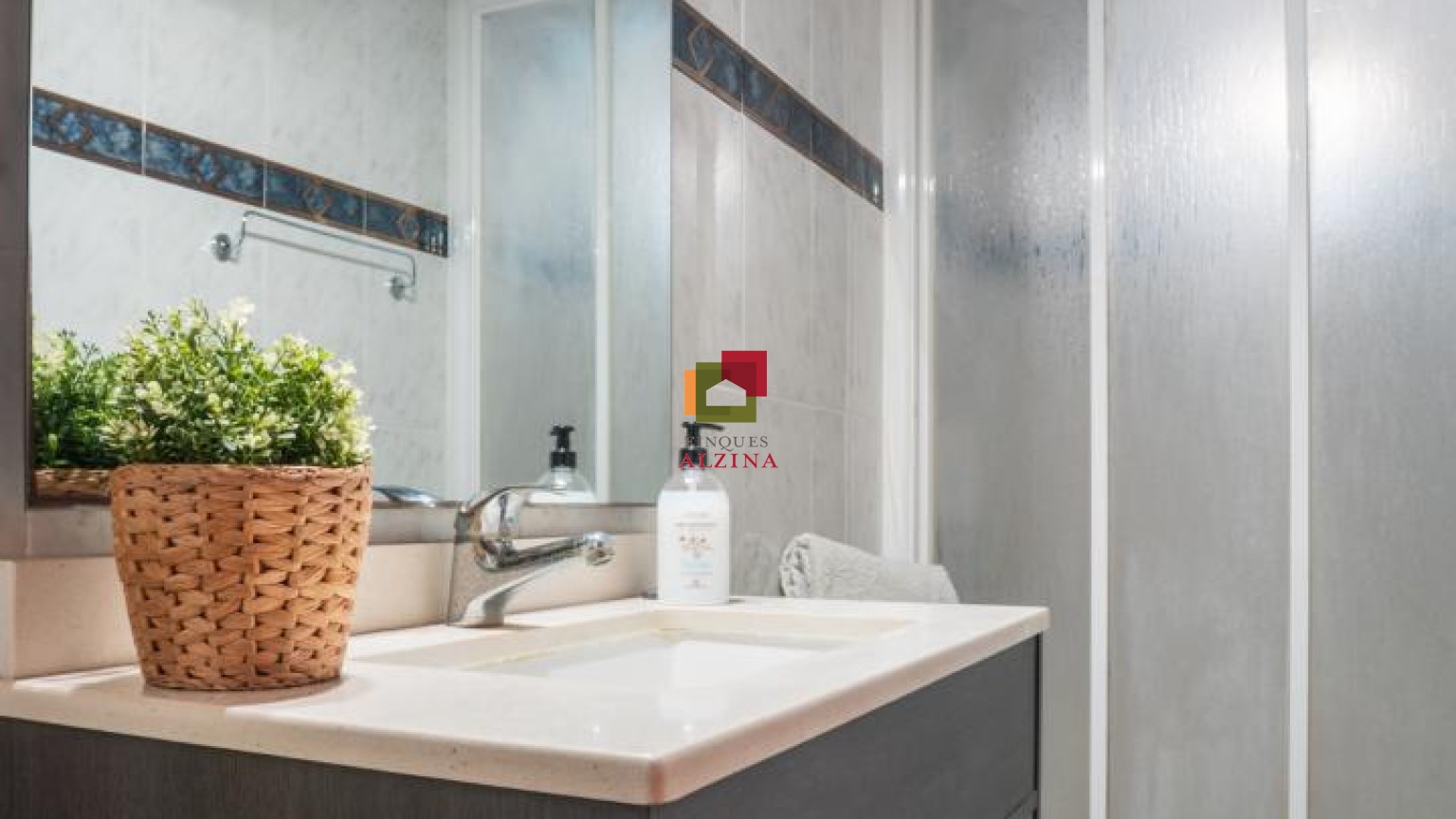 ON LA LLUM ET DONA LA BENVINGUDA CADA DIA