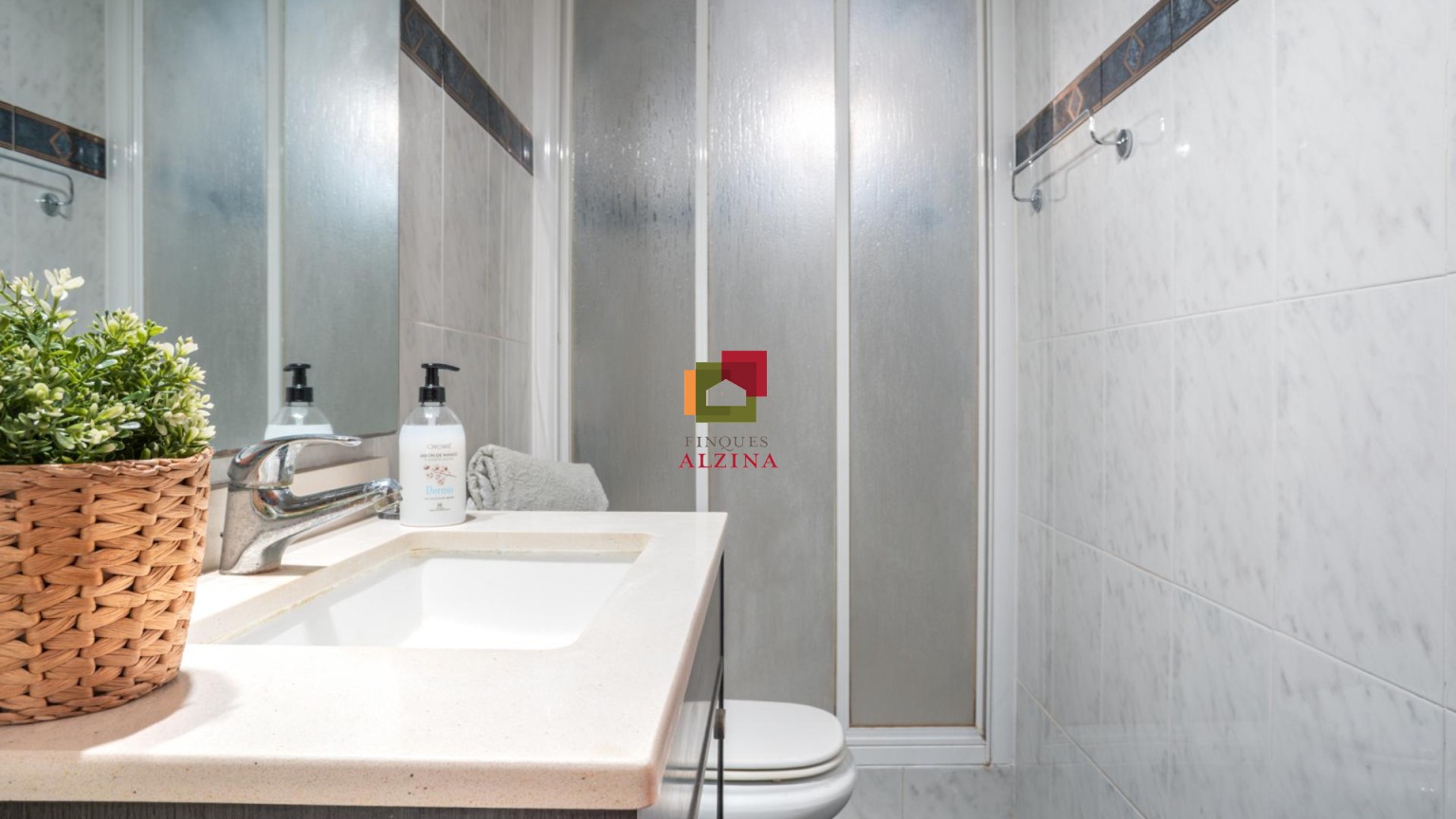 ON LA LLUM ET DONA LA BENVINGUDA CADA DIA