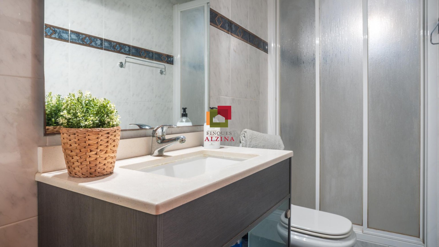 ON LA LLUM ET DONA LA BENVINGUDA CADA DIA