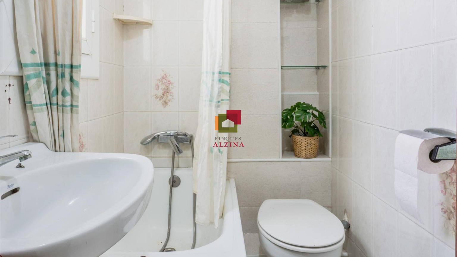 Encantador pis lluminós a Esplugues: comoditat i potencial a cada racó