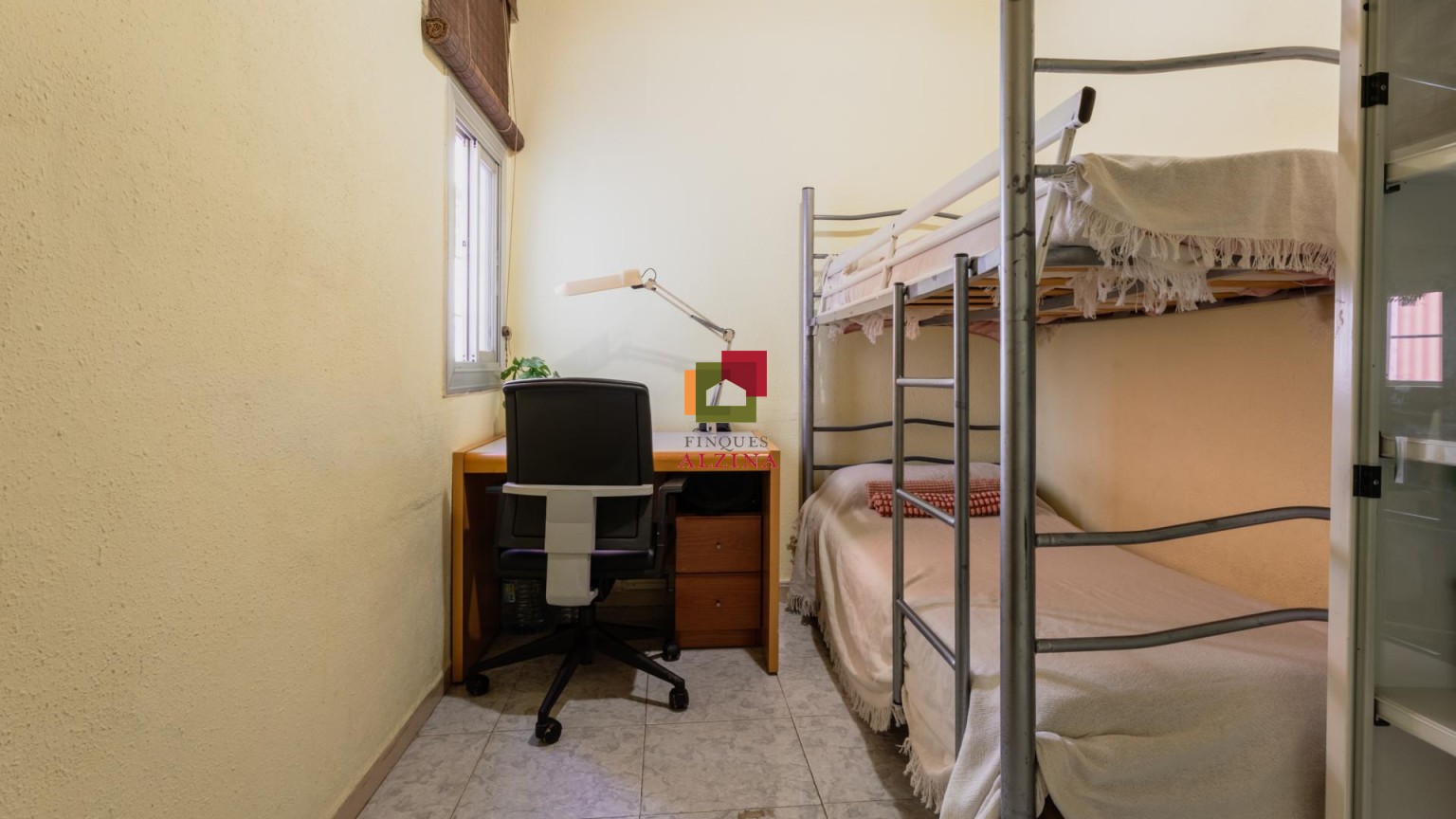 Encantador pis lluminós a Esplugues: comoditat i potencial a cada racó