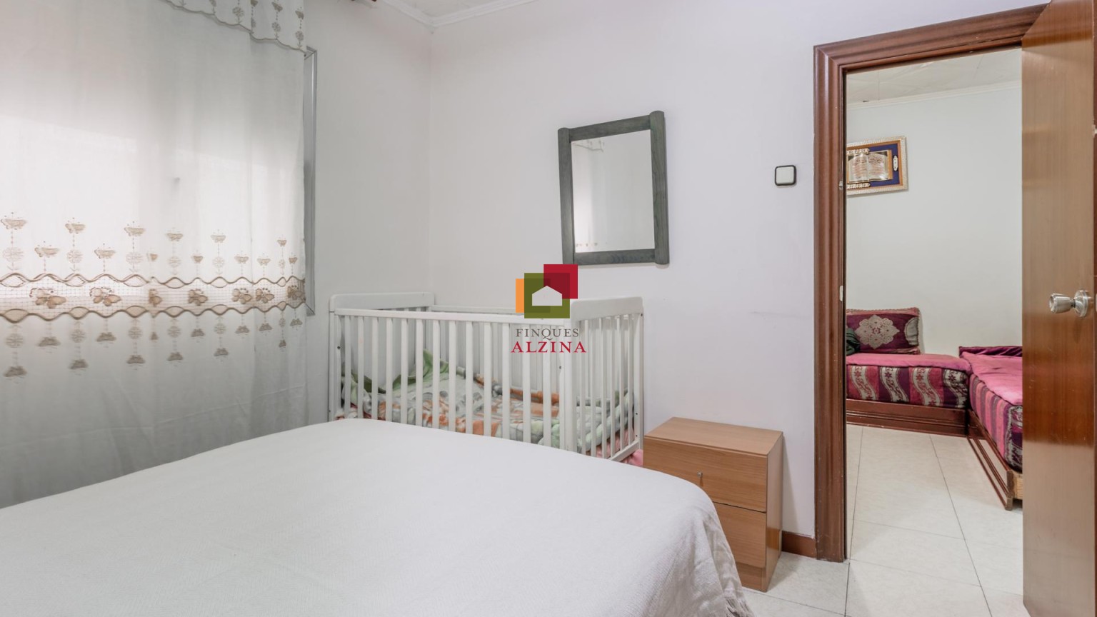 Encantador pis lluminós a Esplugues: comoditat i potencial a cada racó