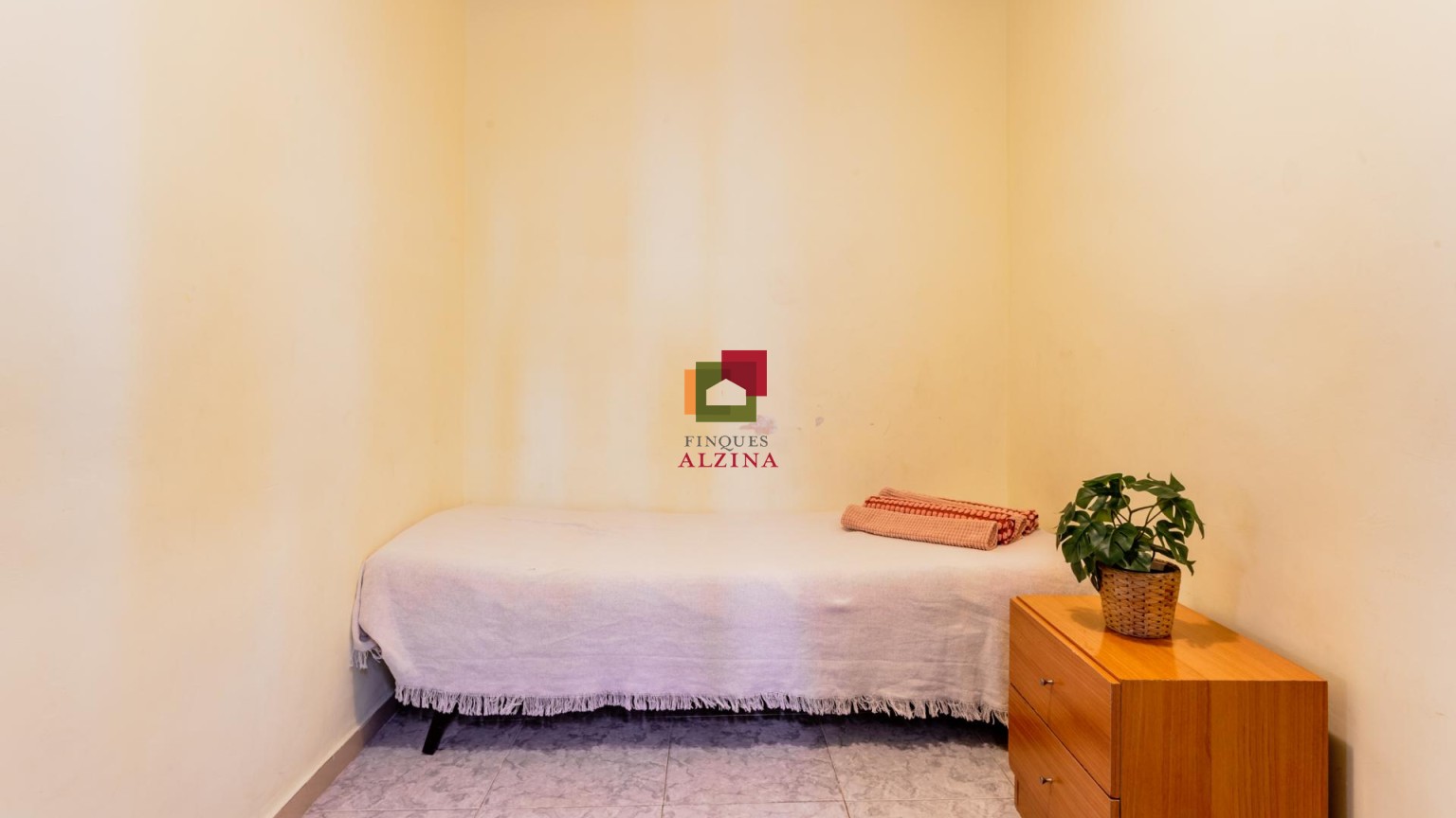 Encantador pis lluminós a Esplugues: comoditat i potencial a cada racó