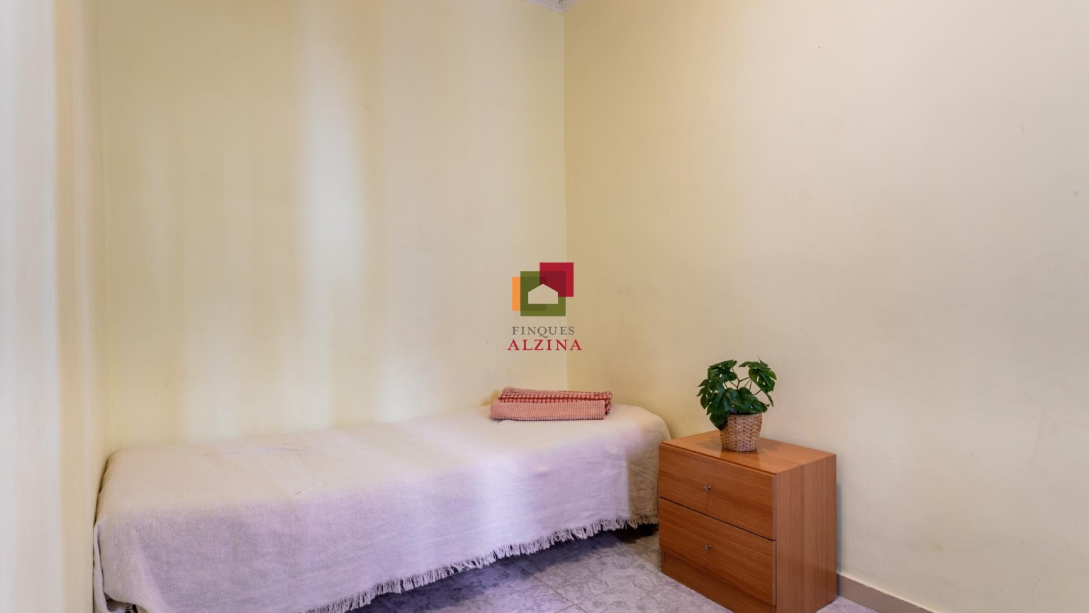 Encantador pis lluminós a Esplugues: comoditat i potencial a cada racó