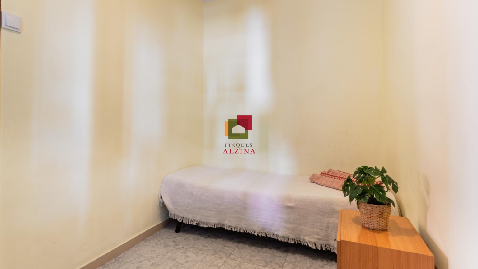 Encantador pis lluminós a Esplugues: comoditat i potencial a cada racó