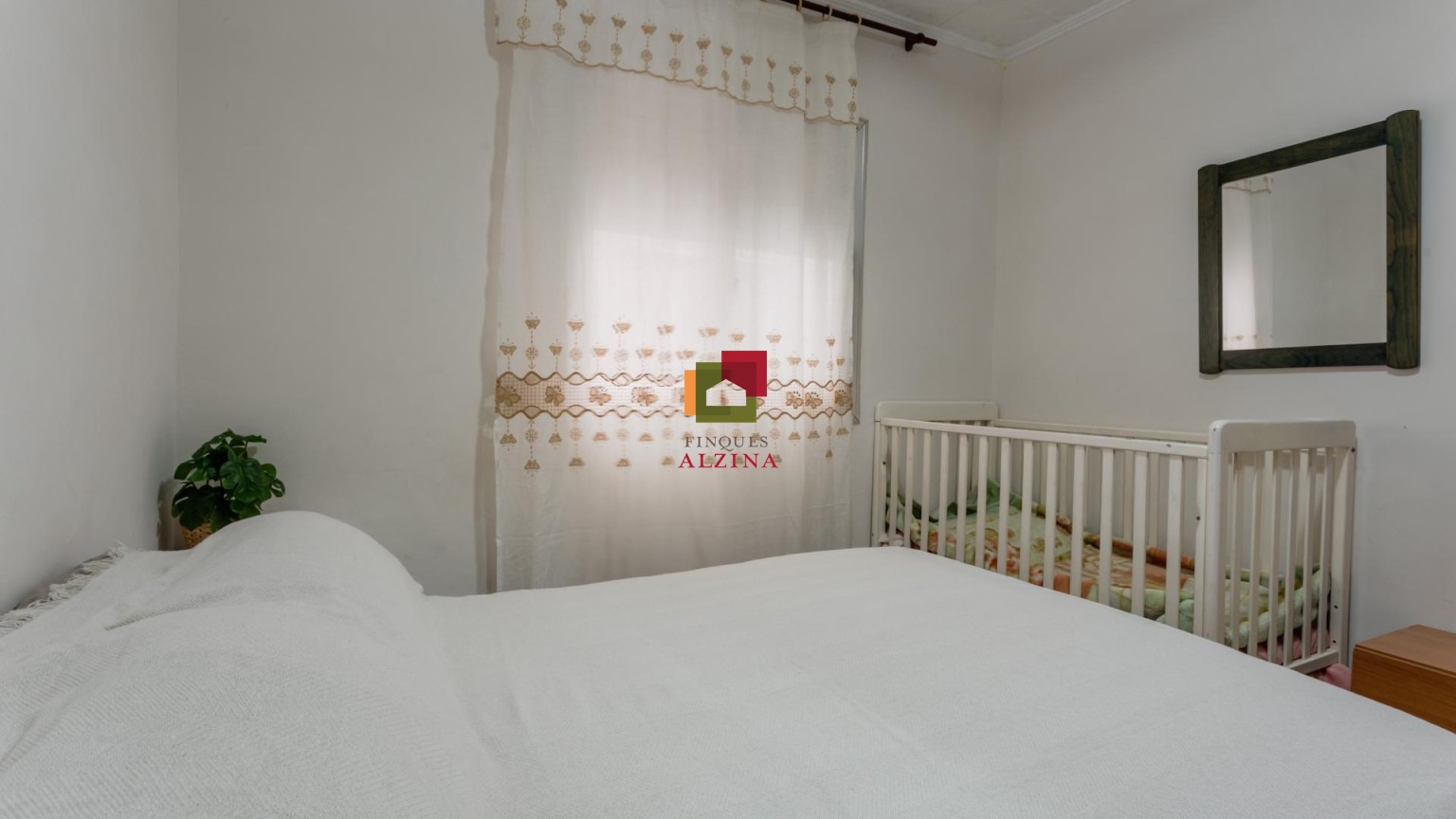 Encantador pis lluminós a Esplugues: comoditat i potencial a cada racó