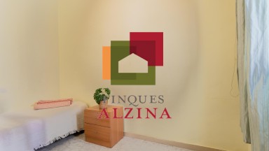 Encantador pis lluminós a Esplugues: comoditat i potencial a cada racó