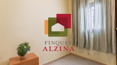 Encantador pis lluminós a Esplugues: comoditat i potencial a cada racó