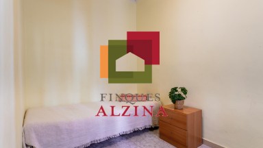 Encantador pis lluminós a Esplugues: comoditat i potencial a cada racó