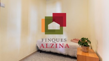 Encantador pis lluminós a Esplugues: comoditat i potencial a cada racó