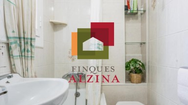 Encantador pis lluminós a Esplugues: comoditat i potencial a cada racó