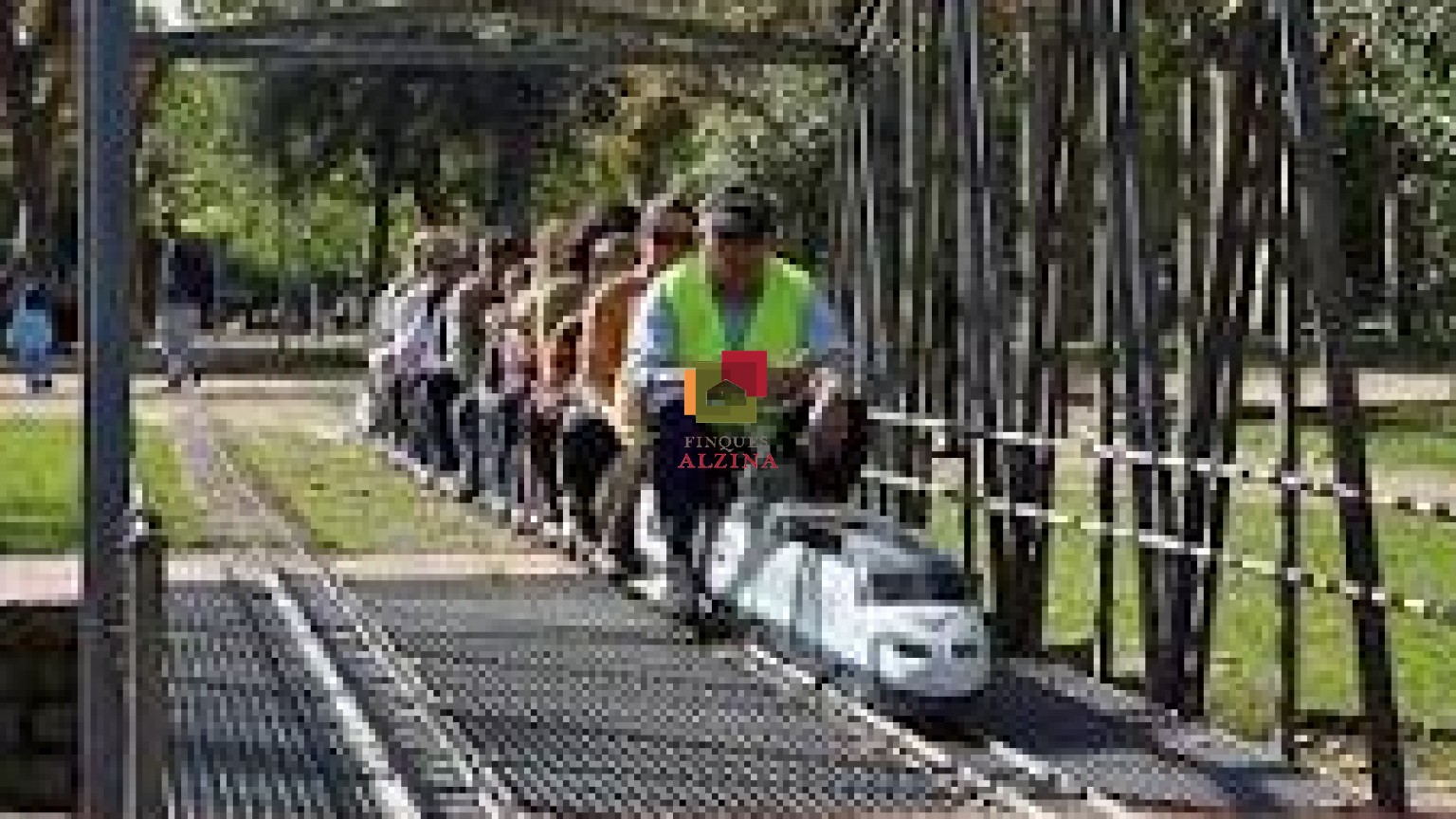 PISO LUMINOSO CON BALCÓN EN UNA DE LAS MEJORES ZONAS DE CORNELLÀ.
