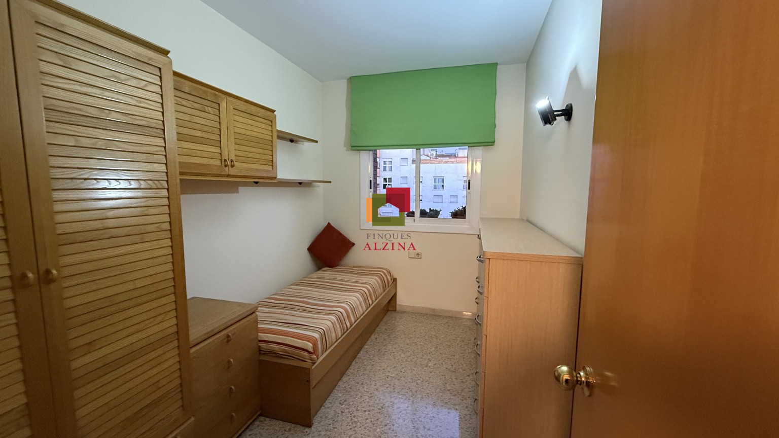 PISO LUMINOSO CON BALCÓN EN UNA DE LAS MEJORES ZONAS DE CORNELLÀ.