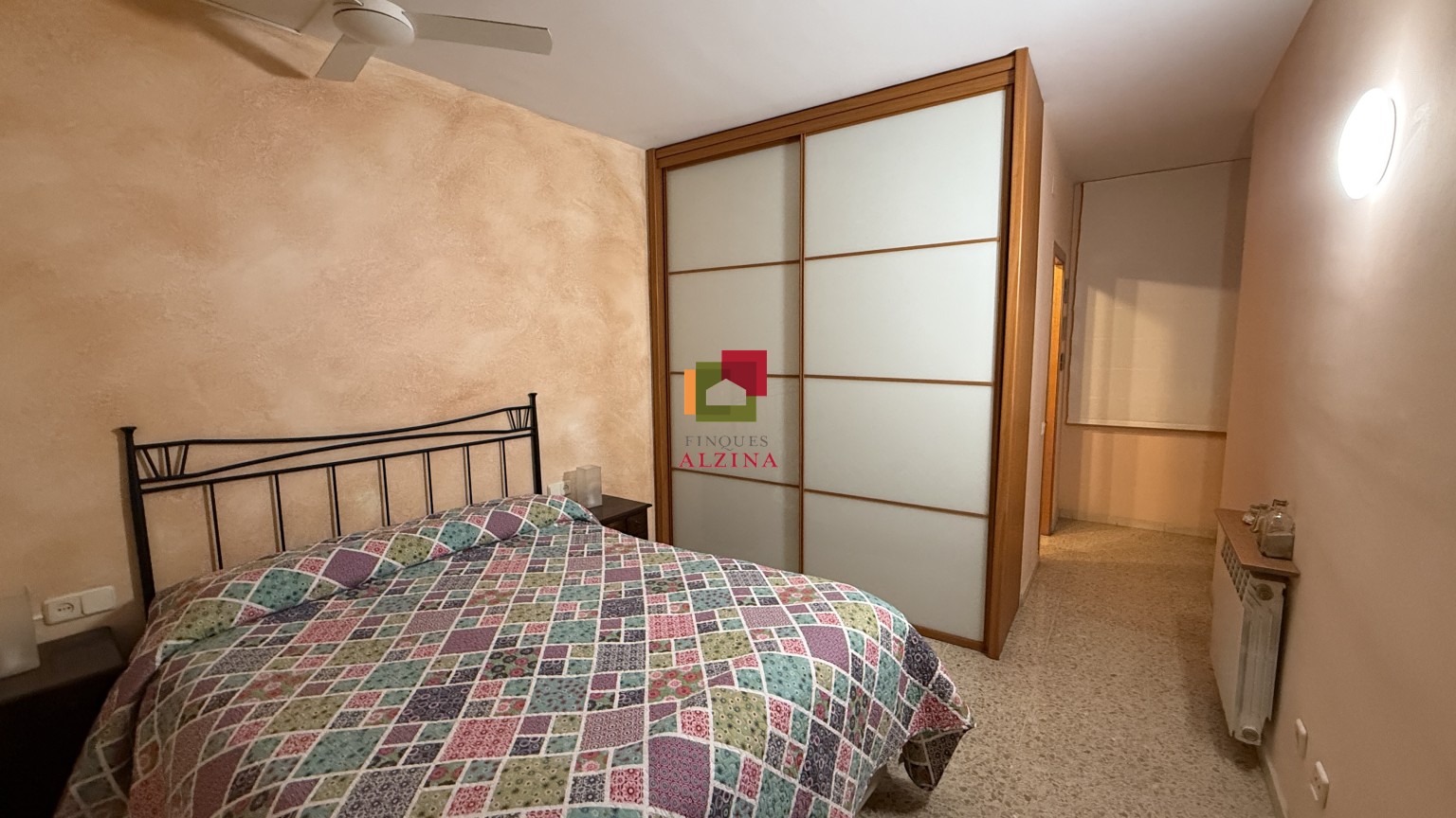 PISO LUMINOSO CON BALCÓN EN UNA DE LAS MEJORES ZONAS DE CORNELLÀ.