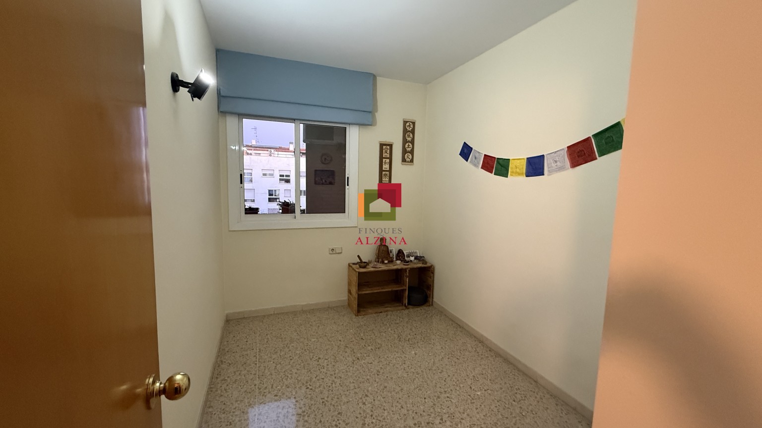 PISO LUMINOSO CON BALCÓN EN UNA DE LAS MEJORES ZONAS DE CORNELLÀ.