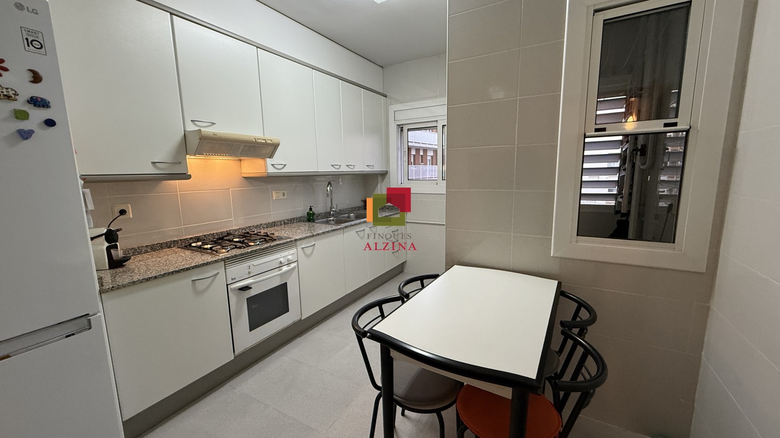 PISO LUMINOSO CON BALCÓN EN UNA DE LAS MEJORES ZONAS DE CORNELLÀ.