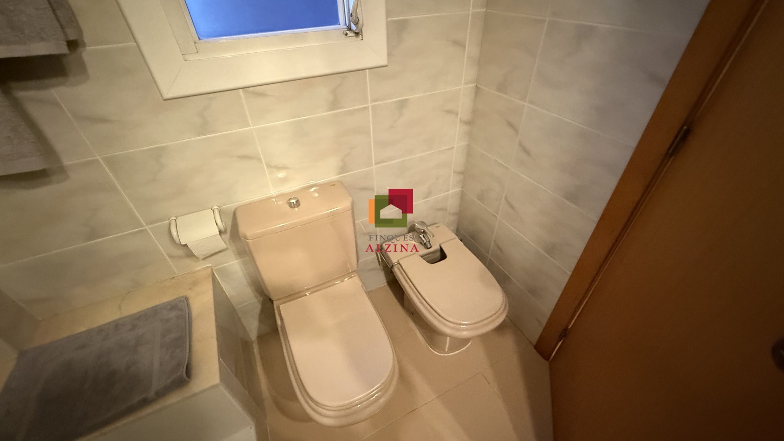 PISO LUMINOSO CON BALCÓN EN UNA DE LAS MEJORES ZONAS DE CORNELLÀ.