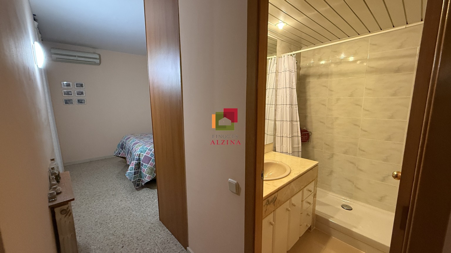 PISO LUMINOSO CON BALCÓN EN UNA DE LAS MEJORES ZONAS DE CORNELLÀ.