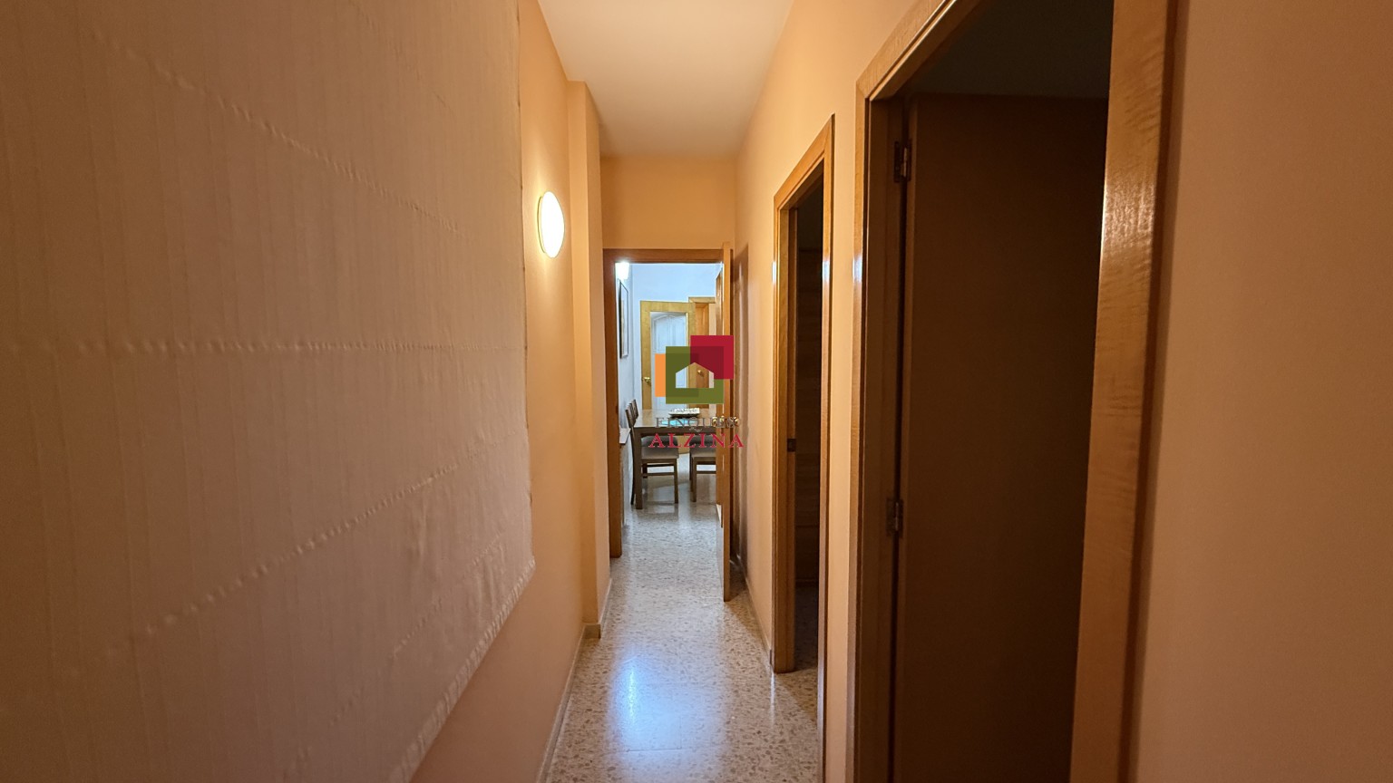 PISO LUMINOSO CON BALCÓN EN UNA DE LAS MEJORES ZONAS DE CORNELLÀ.