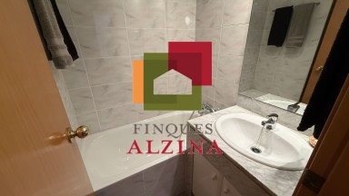 PISO LUMINOSO CON BALCÓN EN UNA DE LAS MEJORES ZONAS DE CORNELLÀ.