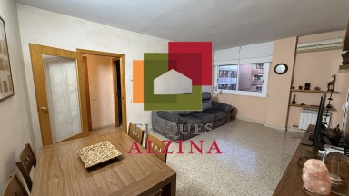 PISO LUMINOSO CON BALCÓN EN UNA DE LAS MEJORES ZONAS DE CORNELLÀ.