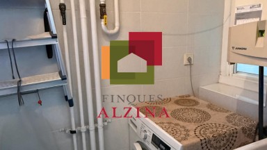 PISO LUMINOSO CON BALCÓN EN UNA DE LAS MEJORES ZONAS DE CORNELLÀ.